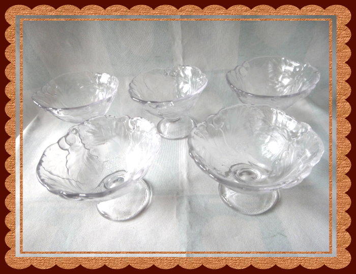 『玩偶的家』【日式 浮雕 玻璃杯】甜點杯、沙拉碗、點心杯、冰淇淋杯、高腳玻璃杯、透明玻璃碗