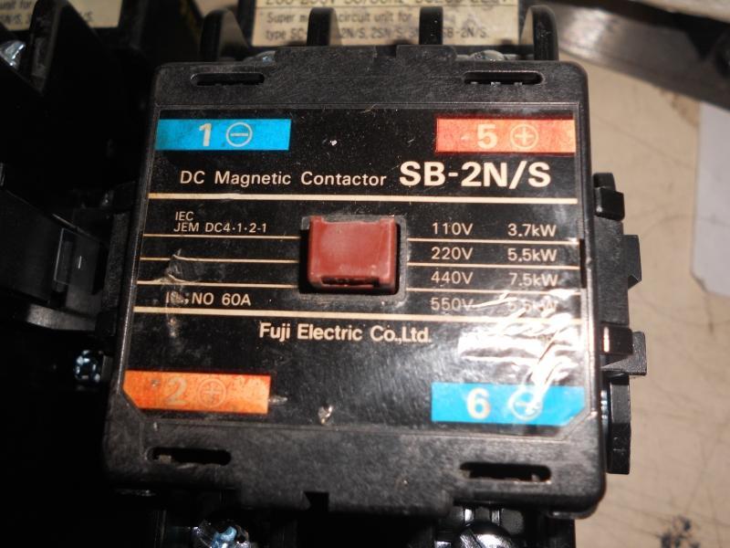 FUJI富士SB-2N/SE 電磁接觸器主接點2A補助接點2A2B線圈AC/DC200-220V