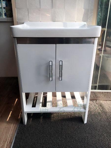 【麗室衛浴】新品上市 時尚簡單大方 陶瓷洗衣槽配不銹鋼浴櫃 烤漆白色 P-301-2