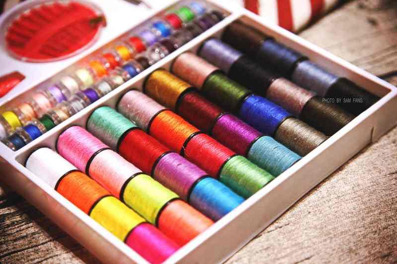 彩色縫紉線組〈32色縫紉線+32色梭心線〉家用縫紉線手縫線針線縫紉機線滌綸線 針線組 縫紉機線 彩色縫紉線 縫紉組