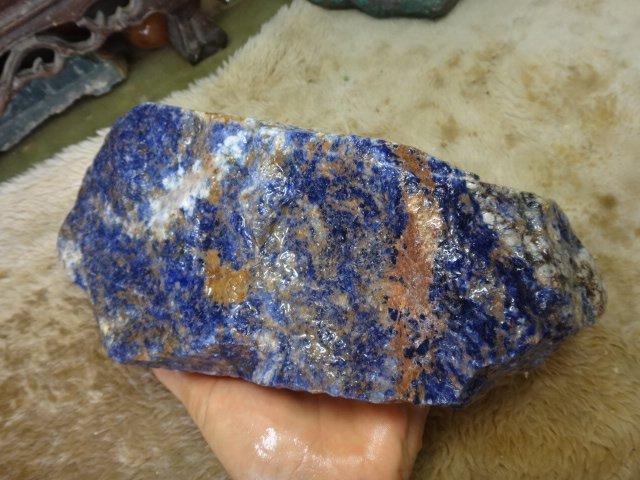 珍藏南非國寶石 天然優色 大顆南非藍寶石原礦 帶原礦皮 ~~ 原汁原味 原礦擺件 改善居家 風水磁場 ~~KS2