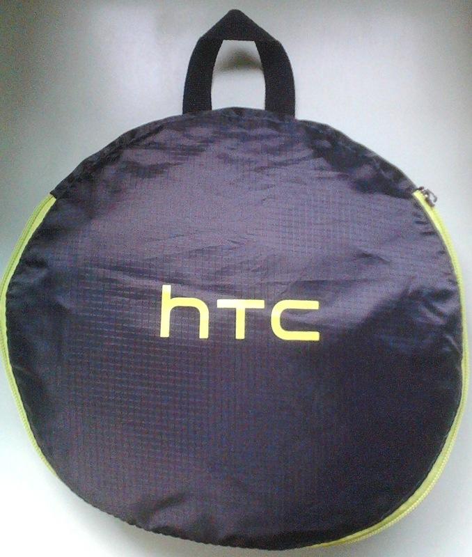 可手提可肩背！hTC VIVE黑底螢光綠邊運動袋1個只要250元！