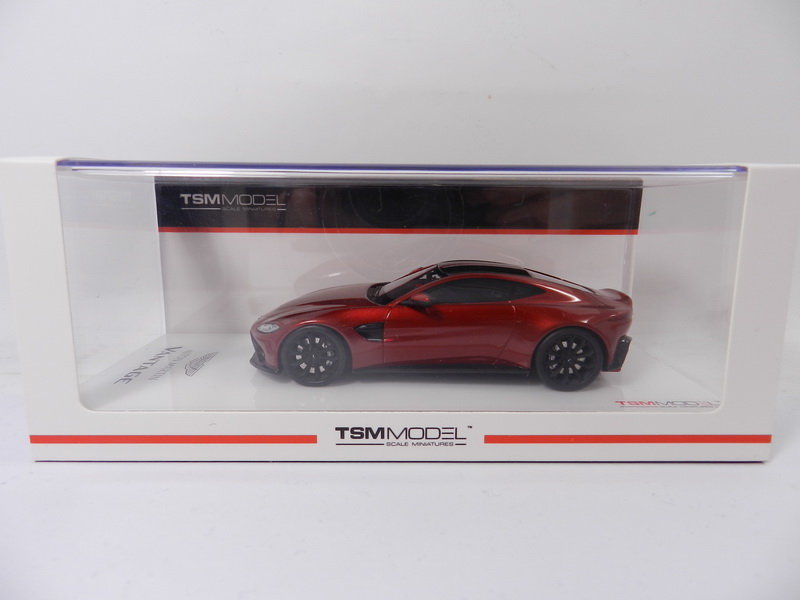 《烈馬驛站》1/43 STC Aston Martin Vantage Hyper 金屬紅色 (TSM) 樹脂