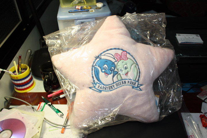 花蓮遠雄海洋世界超卡哇伊海豚吉祥物粉紅紀念抱枕