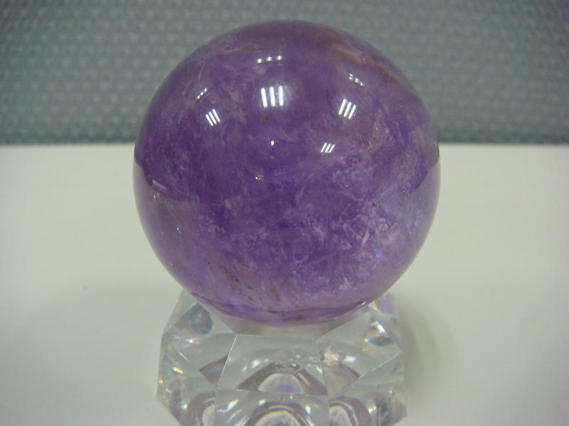 紫水晶球074(重145g,直徑47.5mm)附壓克力座
