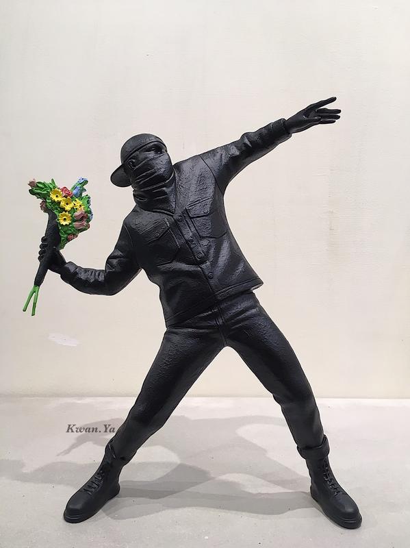 Banksy Flowerbomber SYNC MedicomToy 石膏 擲花者 玩具 藝術 公仔 潮流 班克斯