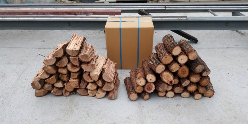 原木小徑 台灣樟木裝飾.擺飾專用樟木劈木材 壁爐劈木柴.劈木頭。(現貨)