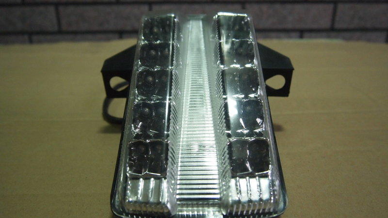 SV 1000 LED後煞車燈 (整合式方向燈)