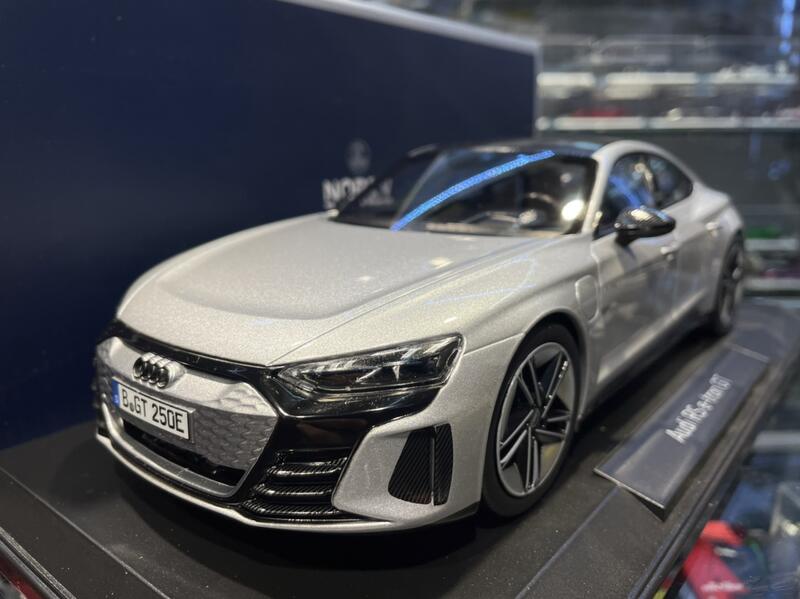 Norev 1/18 Audi RS E-tron GT 2021 – Gris – Diecast – Occasion