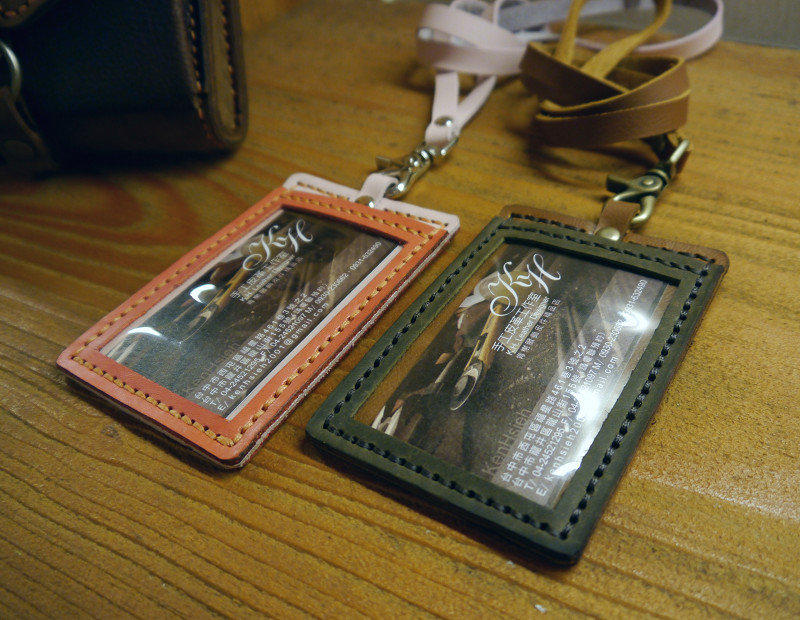 KH手工皮革工作室 MIT牛皮訂製識別證套 頸掛式 前後各一個夾層 信用卡 證件悠遊卡名片夾 免費燙字 情人節紀念品