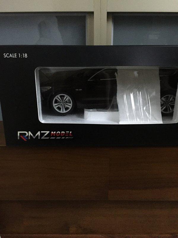 1/18 原廠 535 GT RMZ MODEL BMW 5 Series GT F07 黑色