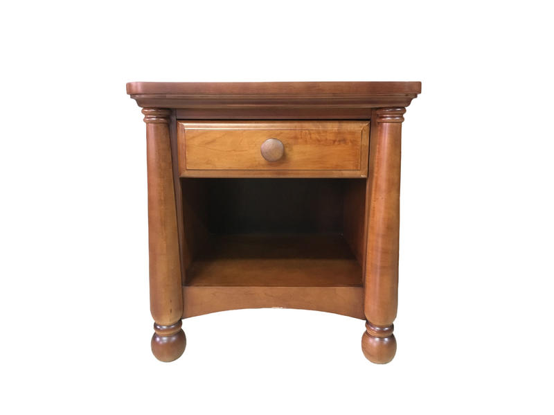 [木製傢俱OUTLET] 加拿大厚實收納櫃 ; 鄉村床頭櫃 ; 古典矮櫃 ; 茶几桌 ; 矮桌