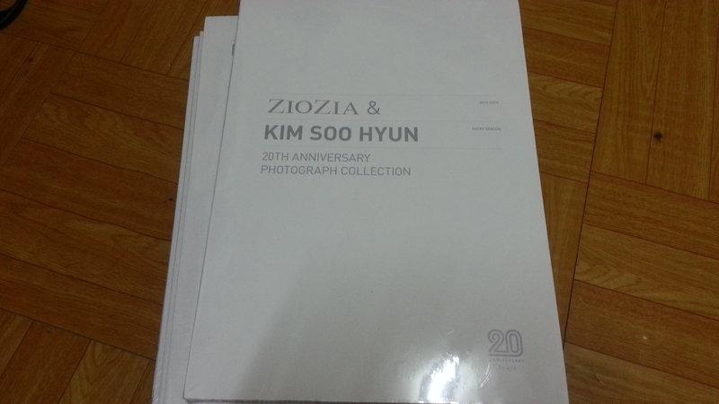金秀賢 韓國 ZIOZIA 創立20週年限量紀念寫真集 來自星星的你  擁抱太陽的月亮