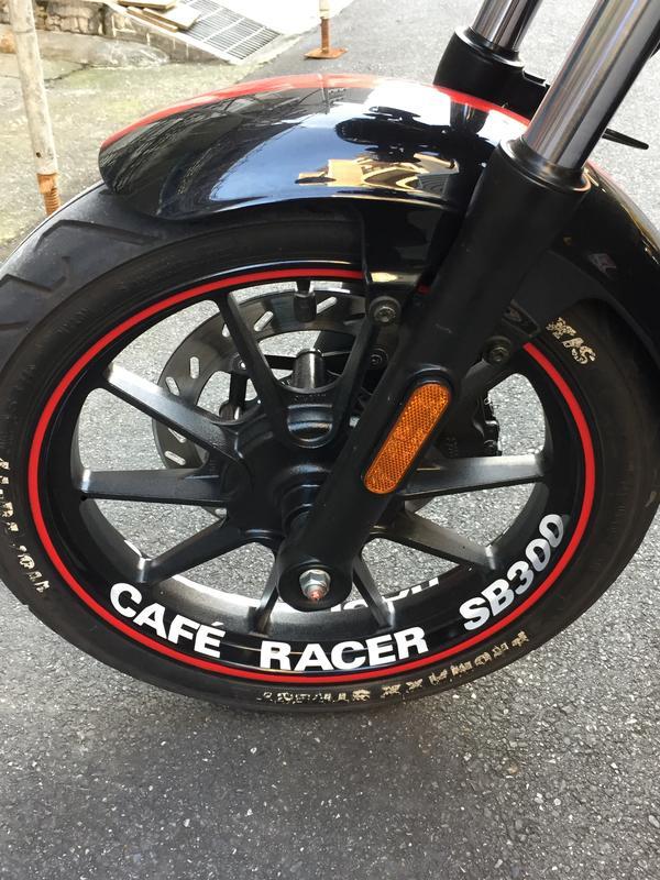 【送外圈】SYM SB300 咖啡風 輪框 內圈 字母貼 反光貼  防水輪框貼 Café racer