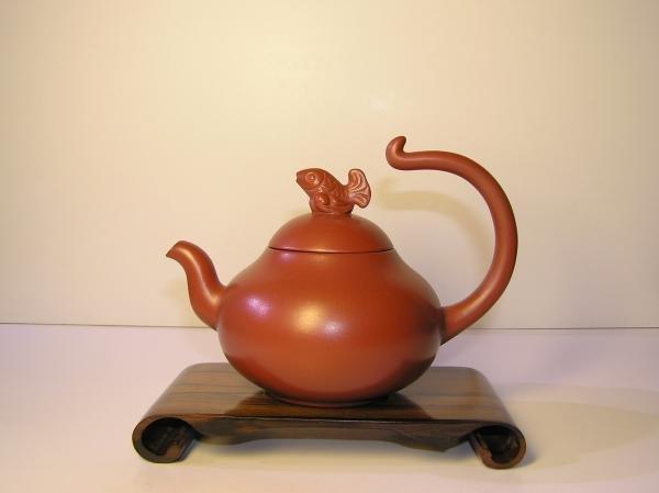 【兩隻老虎在賣（茶．壺）】精選茶壺~【飛天魚壺 老人茶壺 陶土茶壺】~《紅色》~容量︰200cc 02