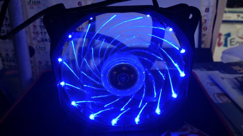 [羊咩咩3C] 桌機用機殼風扇 12cm *12公分藍光風扇 內建15顆藍光LED 流光風扇