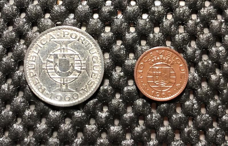 私藏 : 非洲錢幣> 葡屬莫三比克.1960年版式.10Escudos(銀幣) & 10Centavos(銅幣)兩枚合拍