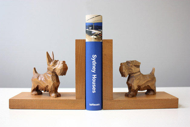 { 留廂 Curious Loft } -1950's 老荷蘭蘇格蘭犬 西高地白梗 梗犬手工木雕書擋書架