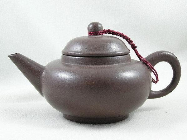 【兩隻老虎在賣（茶．壺）】精選茶壺~【汕頭8杯壺 老人茶壺 陶土茶壺】~《黑色》~容量︰160cc
