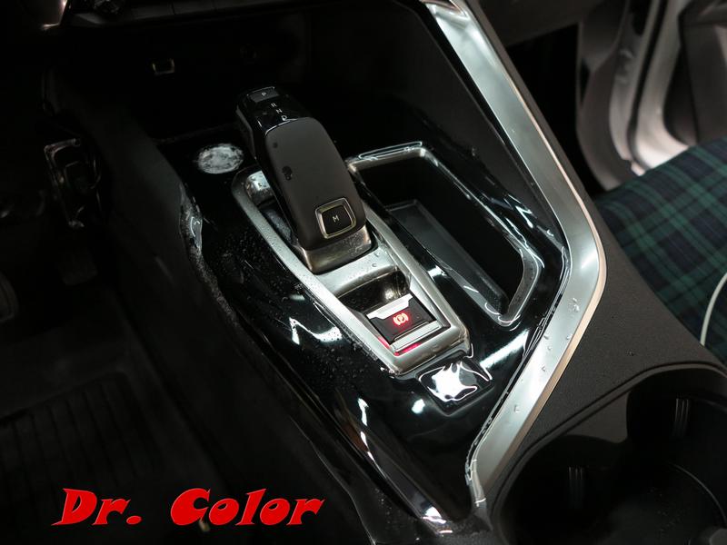 Dr. Color 玩色專業汽車包膜 Peugeot 3008 內裝飾板包膜