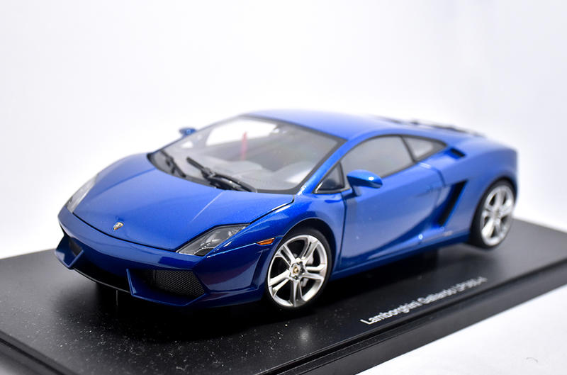 Autoart 1/18。Lamborghini Gallardo LP560-4 藍車黑配。原盒