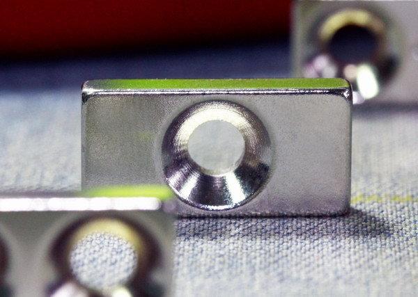 ■萬磁王■釹鐵硼強力磁鐵-20mmx10mmx4mm(單孔4mm)帶孔磁鐵-M4螺絲磁鐵座