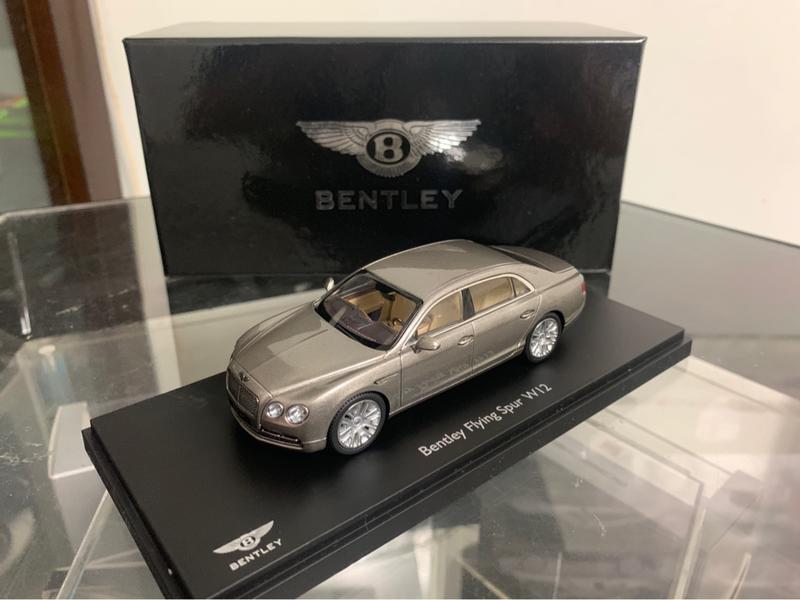 1:43 Kyosho Bentley Flying Spur W12