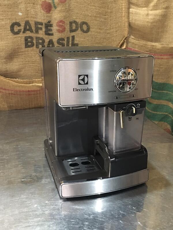 義式咖啡機 (中古 二手 舊品 缺件機 半自動 伊萊克斯 Electrolux EES250X )