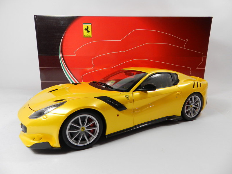 《烈馬驛站》1/18 STC Ferrari F12 Tdf  珍珠黃色 (BBR) 金屬可全開