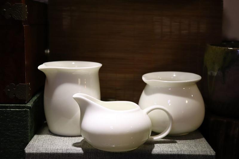 台灣製 日式 羊脂 公道杯 不燙手設計 茶海 公杯 白瓷 白瓷茶海 陶瓷茶具 茶席 泡茶杯 茶具 泡茶器