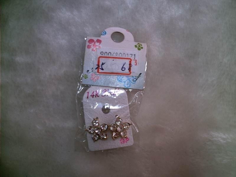 專櫃精品耳環   (女性飾品、配件  > 手創飾品  > 耳環 )