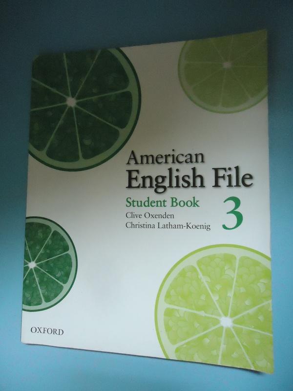 【癲愛二手書坊】《American English File: Student Book 3》9780194774482