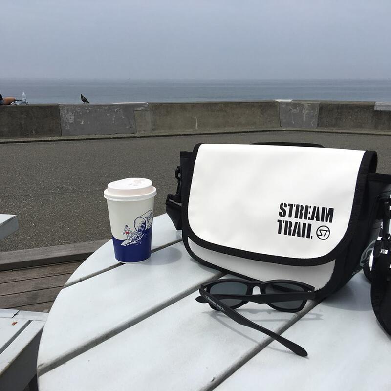 日本StreamTrail戶外防水包～Shell單肩休閒包－浪花白SPLASH (上課上班逛街購物騎車最方便)