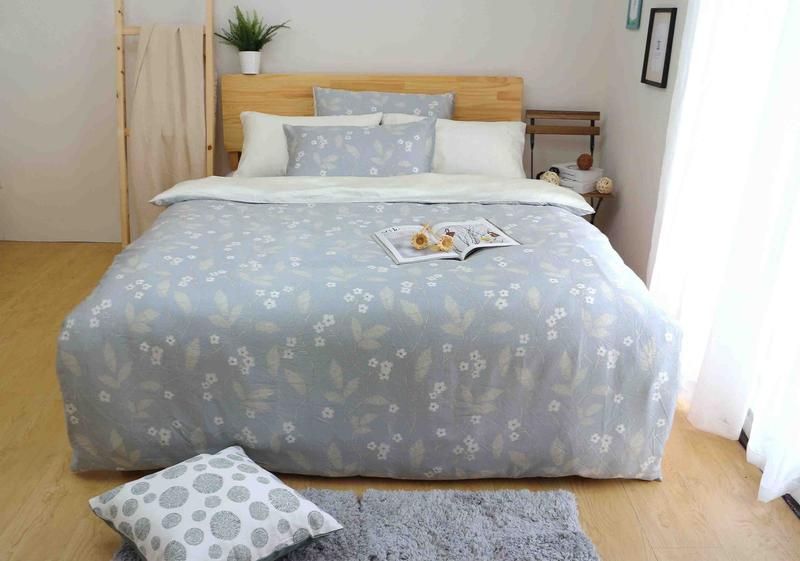 薰草雙人天絲床包組 內有兩個枕套 一件5*6尺鬆緊帶床包 床高37公分 萊賽爾200織
