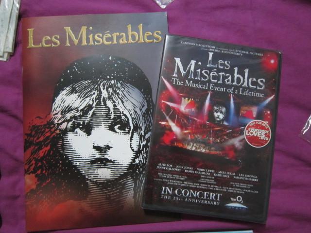 音樂劇 悲慘世界Les Miserables 25週年紀念音樂會歐版DVD、某年倫敦節目手冊、2015-2016韓版傳單