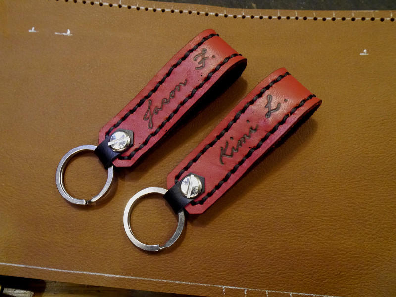 KH手工皮革工作室【快速出貨】MIT客製雙層牛皮鑰匙圈鑰匙釦 情人節 紀念品 團購 實體店面可自選配色免費燙字