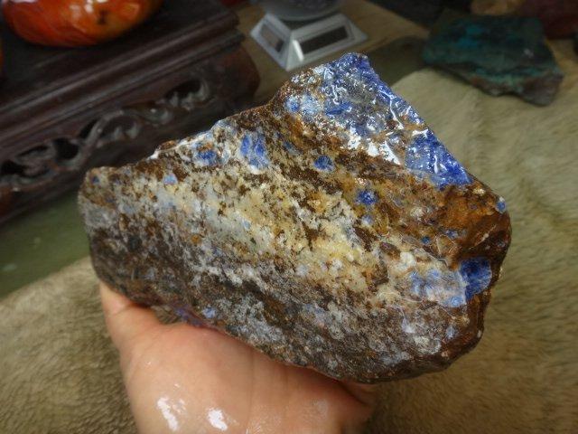 珍藏南非國寶石 天然優色 南非藍寶石 帶共生原礦皮 ~~ 原汁原味 原礦擺件 改善居家 風水磁場 ~~KS3