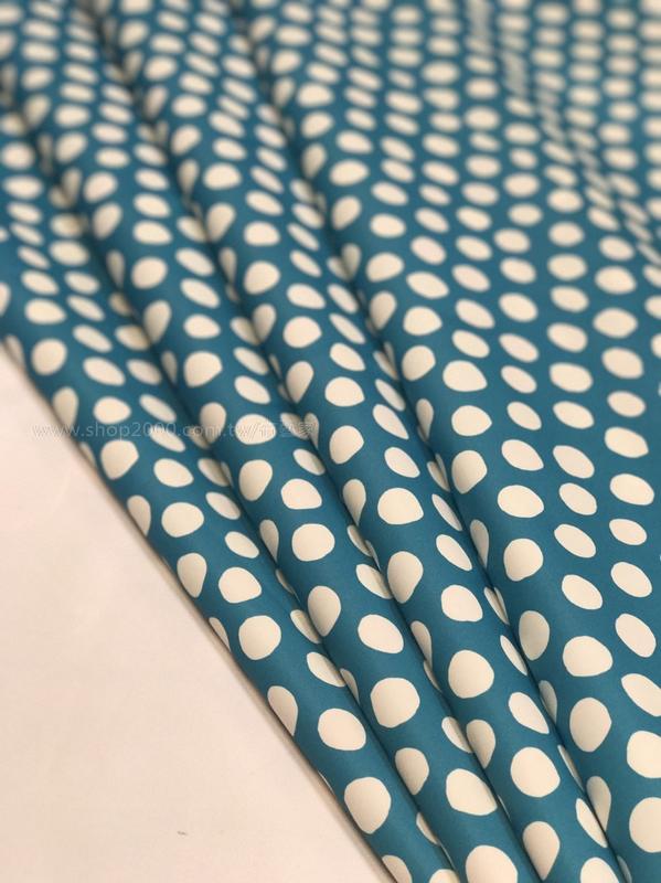 【CARTA 布藝家】台灣製SATIN絲綢滑面輕量印花防水布，格呢藍底白色水玉點 【售價為一碼(3呎)的價格】