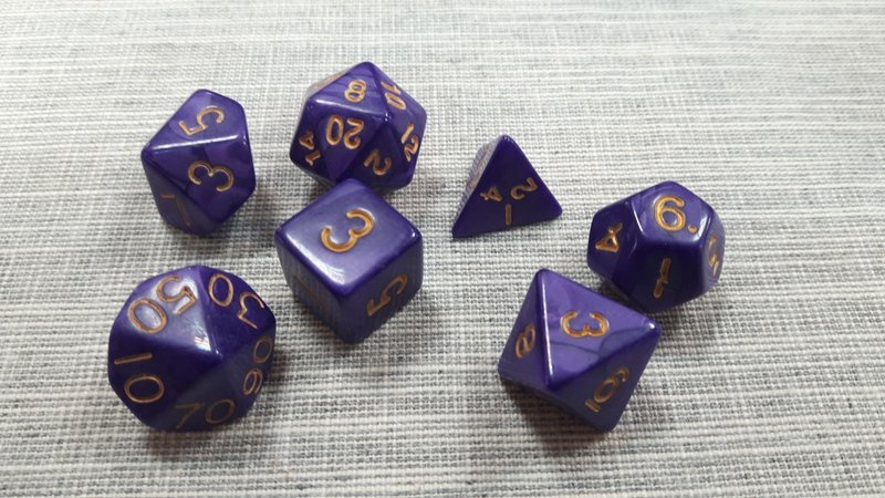 【浣熊子桌遊】[全館滿千免運] 魔幻套骰 紫羅蘭色 內含7顆不同骰面之骰子