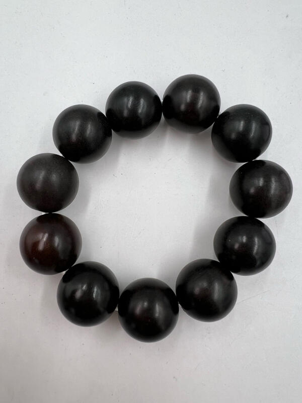 歲月沉香:老大爺老貨黑檀手環,感受歷史的溫度與醇厚