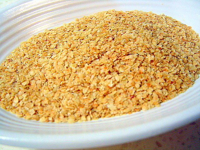 小麥胚芽粉或原粒細片,已熟化,可直接沖泡食用或調製成三寶粉*另有小麥胚芽細粉(訂購時請註明)mami的魔法廚房