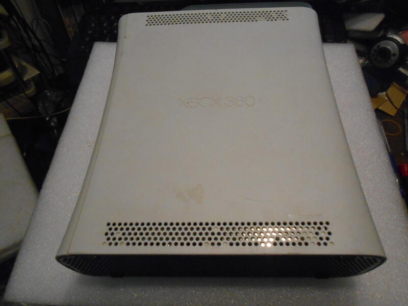 XBOX 360 主機舊型厚機 主機 （白色）（過電不開機、光碟機故障）【外觀完整】（故障品）