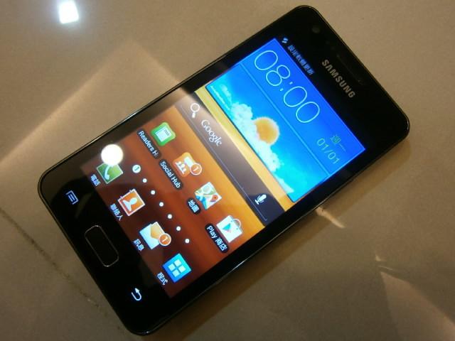 全新手機 samsung gt-i9103 3G  附盒裝