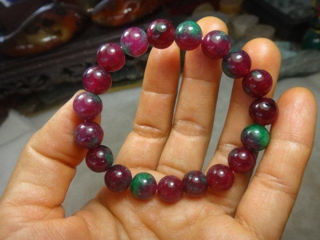 稀有天然緬甸 玉化紅綠寶石 手珠 ~~ 10mm ~~ 艷麗紫紅 翡翠綠色 紅綠寶共生寶石 聚合多種能量 磁場極佳 KT