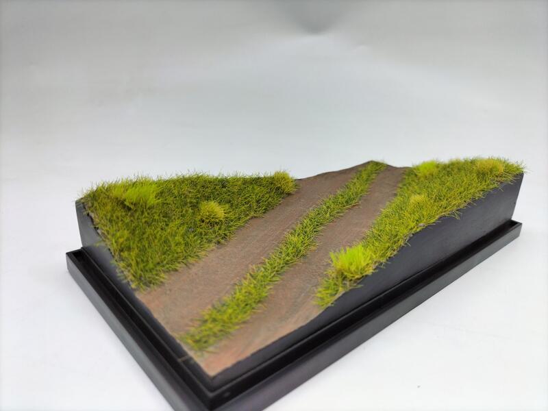 【 軍模館】指尖模式 - 1/72 草地場景地台（含透明壓克力展示盒）完成品