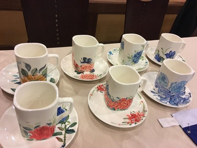 純手工繪製 釉下彩 四方杯組 茶飲 咖啡 皆適宜 好用 有多種顏色,可提供訂製杯 盤可以分開購買