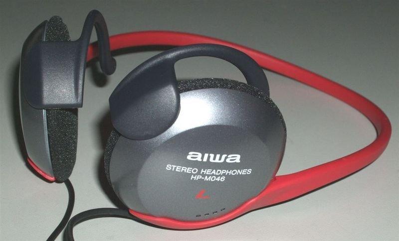 日本名牌aiwa HP-M046 立體聲耳機,後戴式,歐美流行 外型美觀 適電腦SKYPE MP3,8~9成新