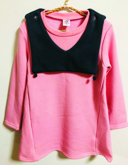 可愛小貓閉眼粉紅長版T恤 洋裝上衣