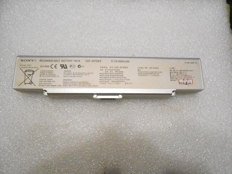 SONY 原廠筆電電池（VGP-BPS9/S）（銀色）【二手良品】
