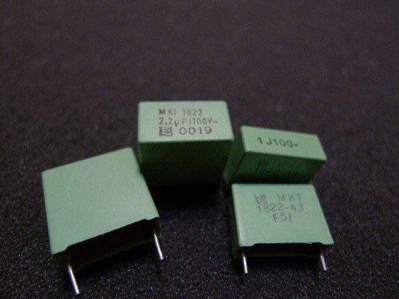 2 Condensatori Roederstein ERO MKT1822 1uF 400V 5% Passo 27.5mm - PCB Mount